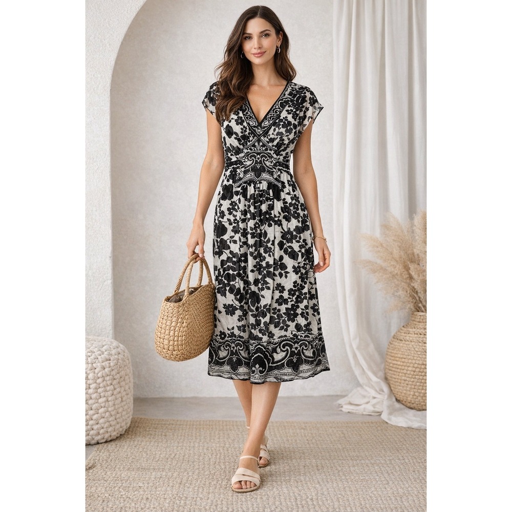 ECI New York Floral Dress Women 6 Black White V Neck Boho‎ Midi Empire